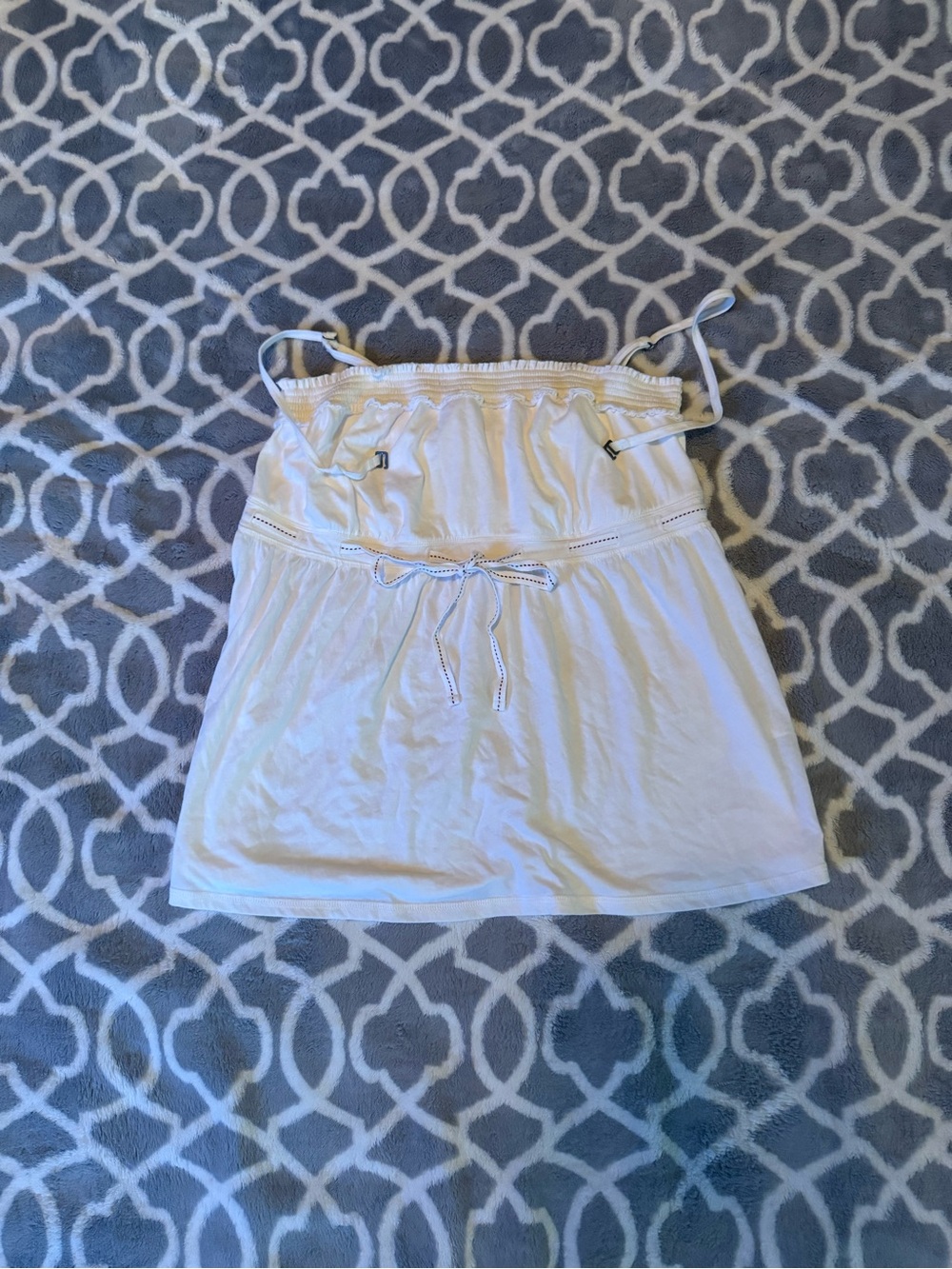 Women’s Hollister White Smocked Strapless or with straps Top size XL like new